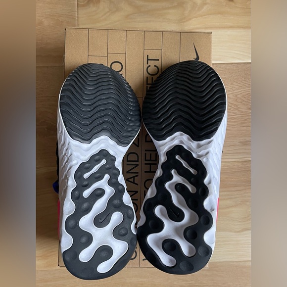Nike Women’s React Phantom Run Flyknit 2 - DX2354-001 - Size 8 New - Picture 13 of 15